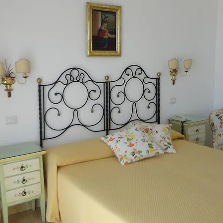 Hotel Mora 2*