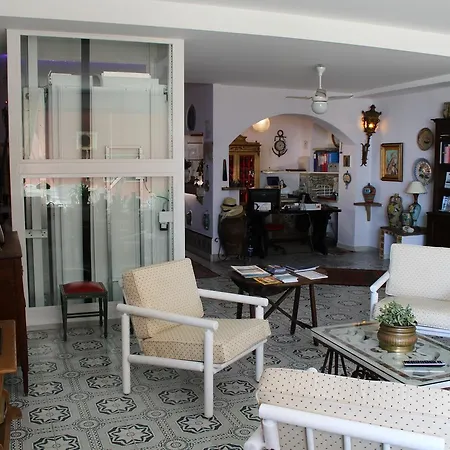 Hotel Mora