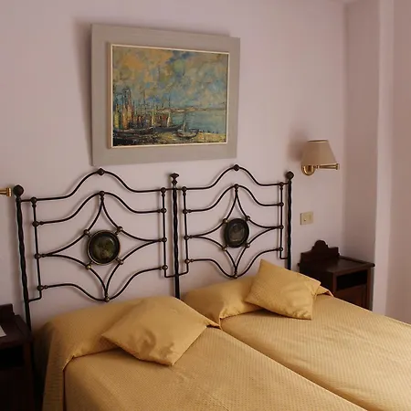 Mora Hotel 2*