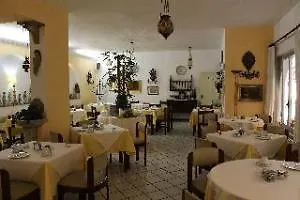 Mora Hotel 2*