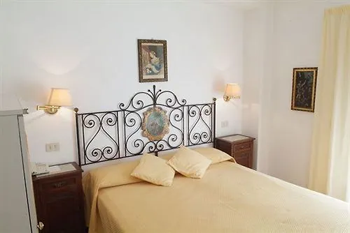 Mora Giardini Naxos