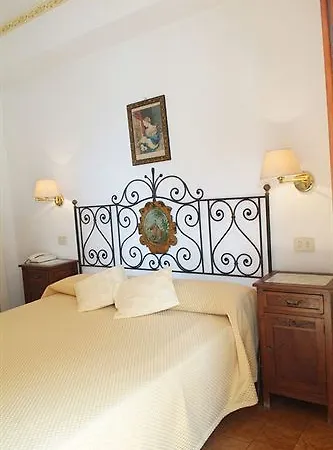 Mora Giardini-Naxos