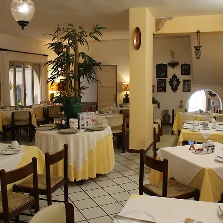 Mora Hotel 2*