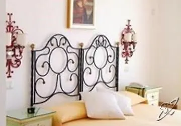 Mora Hotel 2*