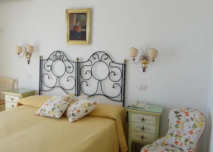 Mora Giardini Naxos