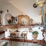 Отель Mora