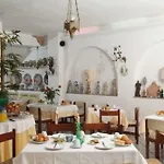 Mora Отель 2*
