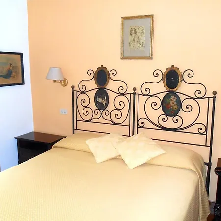 Mora جيارديني ناكسوس