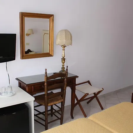 Mora جيارديني ناكسوس