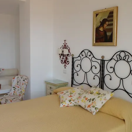 Mora جيارديني ناكسوس