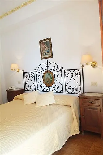 Mora Джардини-Наксос