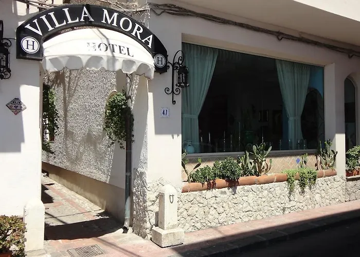 Mora Отель 2*