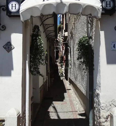 Отель Mora Джардини-Наксос